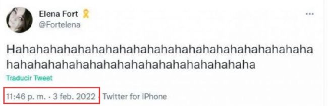 美女解开胸罩